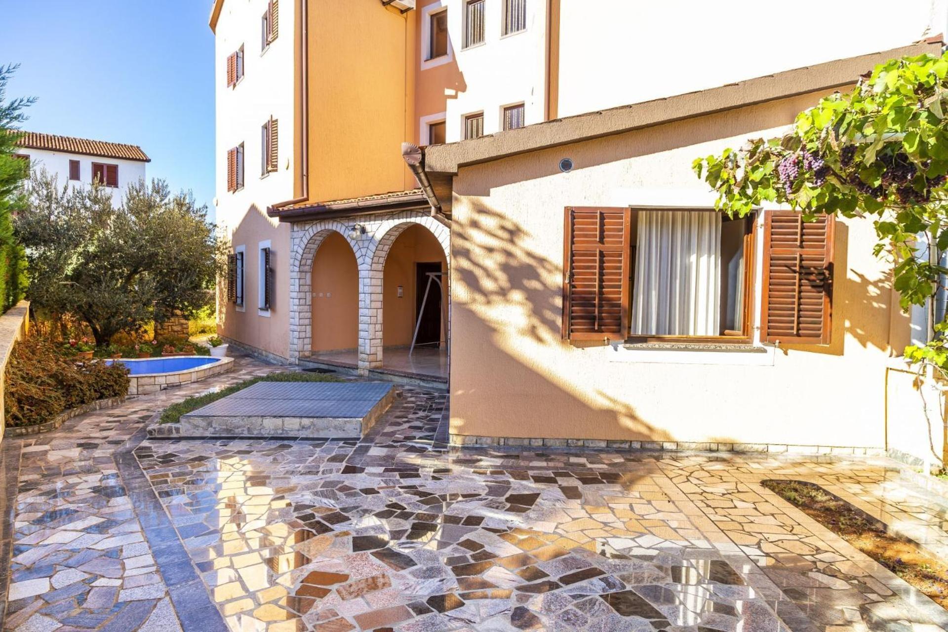 Apartments Mir Fažana Eksteriør bilde
