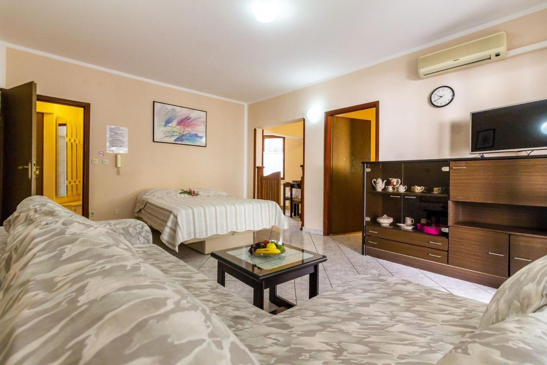 Apartments Mir Fažana Eksteriør bilde